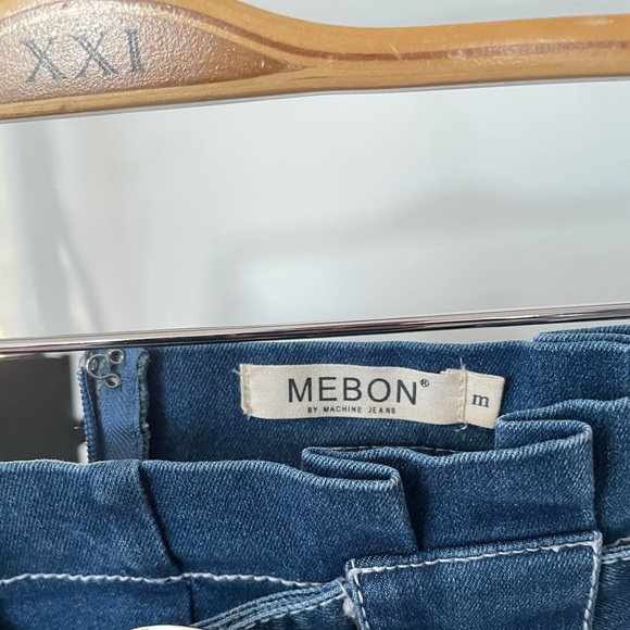 Cute denim skirt size medium - Picture 2 of 3